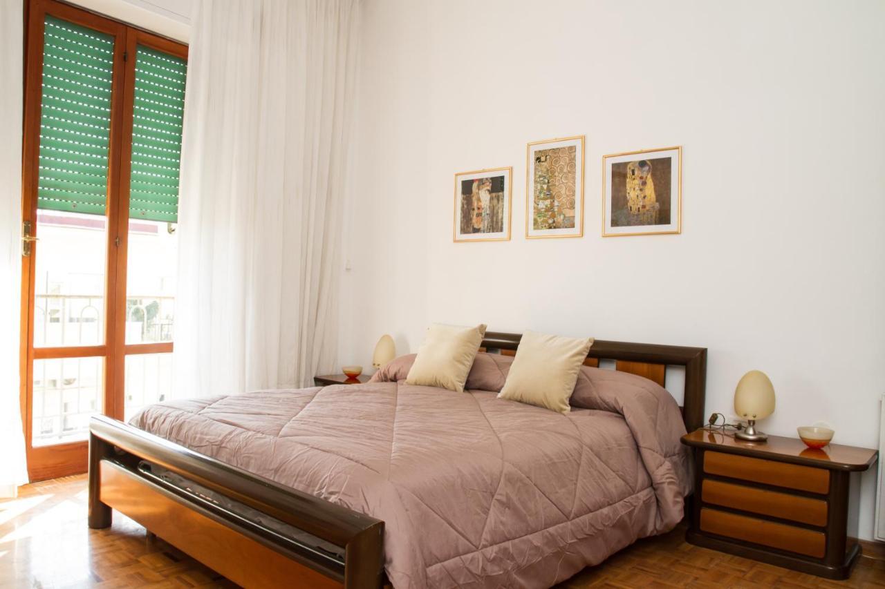 Easy House Bed and Breakfast Νάπολη Εξωτερικό φωτογραφία